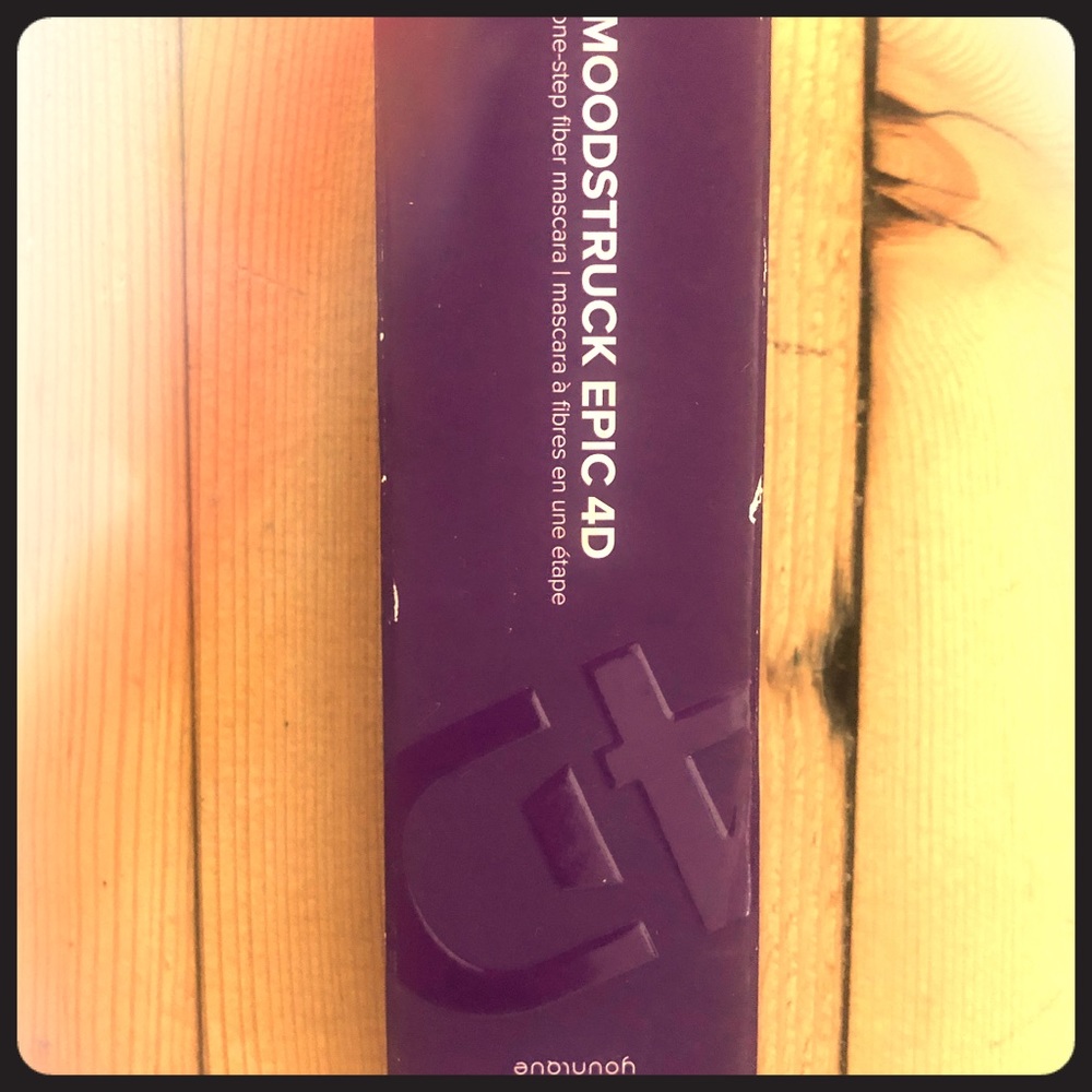 Moodstruck Epic 4D Mascara ( younique )
